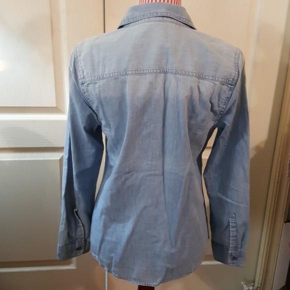 Crown & Ivy Embellished Chambray Button Down. Med - Picture 4 of 8